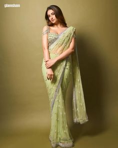 Throwback pictures of Palak Tiwari looking absolutely mesmerizing in saree! 😍 #Glamsham #PalakTiwari #Bollywood #BeautyQueen #Model #Celebs #DesiLook ( Palak Tiwari, Bollywood, Beauty Queen, Saree Look ) Palak Tiwari, Indian Bridesmaid Dresses, Indian Look, Ethnic Looks, Green Saree