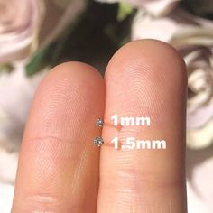 a person's hand with three small diamonds on it and the measurements for each diamond