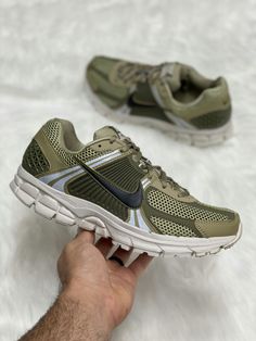 Air Zoom Vomero 5, Nike Vomero, Zoom Vomero 5, Vomero 5, Mens Running Shoes, Shoes Green, Mens Running, Nike Green, Air Zoom