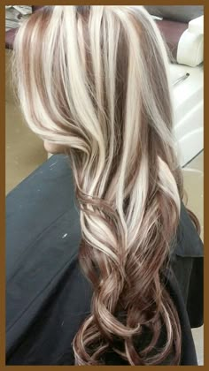 Bright Blonde Chunky Highlights, Chunky Highlights And Lowlights Blondes, Blonde Hair W Brown Highlights, Chunky Weave Highlights, Ash Blonde Chunky Highlights, Blonde With Chunky Highlights, Blonde Hair Chunky Highlights, Slicing Highlights, Chunky Lowlights For Blondes