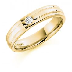 a yellow gold wedding ring with a diamond in the center and two lines on each side