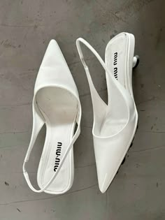 White Office Shoes, Miu Miu White Shoes, White Kitten Heels Aesthetic, Simple White Heels Classy, White Miu Miu Heels, Miu Miu Wedding Shoes, Pointed Heels Aesthetic, Heals For Graduation, Kitten Heel Shoes Classy