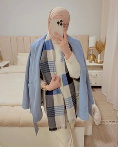 Winter Hijab Outfits, Mix And Match Outfits Hijab, Fashionable Work Outfits, Winter Hijab, Hijabista Fashion, Estilo Hijab, Blouse Casual Fashion, Diy Clothes Videos