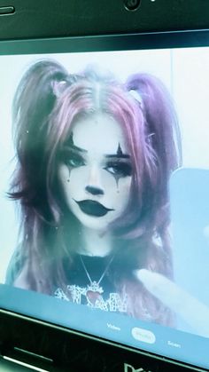 Clown makeup East Clown Make Up, Easy Emo Halloween Costumes, Hairstyles For Clown Costume, Scary Women Clown Makeup, Face Paint For Adults Halloween, Clown Makeup With Eyeliner, Clown Makeup Eyeshadow, Diy Clown Halloween Costumes, Clown Costume Hair