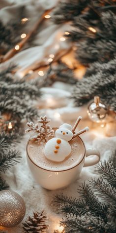 Image Noel Aesthetic, Christmas Bg Aesthetic, December Aesthetic Wallpaper Iphone, Nordic Christmas Aesthetic, Christmas Coffee Wallpaper, Christmas Backgrounds Iphone Aesthetic, Winter Scenery Wallpaper, Cozy Christmas Wallpaper Iphone, Cozy Wallpaper Iphone Aesthetic