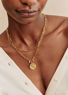 3 micron gold-plated brass charm;Height : 2.3 cm / 0.9 in;The charm's suspension ring is adapted to the Irma and Sara chains Golden Necklace, Jewelry Lookbook, Brass Charms, Gold Necklace Layered, Gold Accessories, Spring Summer Dress, Black Tote, Spring Looks, Unique Charms