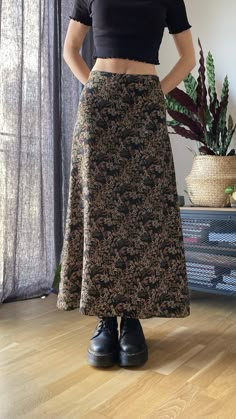 Patterned Long Skirt Outfits, A-line Skirt Pattern, How To Style A Patterned Skirt, Pattern Maxi Skirt Outfit, Fun Skirt Outfits, Vintage Maxi Skirt Outfits, Long Patterned Skirt Outfit, Alternative Sewing Patterns, Grunge Sewing Patterns