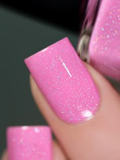 Gumdrop is the perfect bubblegum pink! If you've been searching for something sweet, sparkly and fun, look no more! Carefully crafted with the perfect amount of holographic micro-flakes and a touch of super thin silver metallic flakes, Gumdrop is full of surprises! Gumdrop is part of the new Sugar Rush Collection. These buildable, creamy nail polishes deliver on fun, bright and sparkly all in one! Formulated to show not only their bright base, the subtle accents shine through flawlessly due to t Pink Holographic Nails, Barbie Pink Nails, Pink Holographic, Pink Glitter Nails, Pink Manicure, Holographic Nail Polish, Pink Barbie, Pink Nail Polish, Nail Glitter