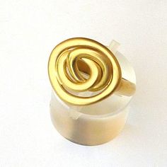 This is a very unique handmade 18K gold ring. It reminds me of a rose and the free link in the middle has a movement adding dynamics to the rose. The ring is from the Zen Nature collection. Size: 8 and 6.5 in stock. other sizes available upon request. Metal: 18K solid gold The ring will be shipped elegantly gift wrapped and in a padded envelope. To see more rings click here: https://www.etsy.com/shop/RuthaJewelry?section_id=6544457 Visit my shop here: https://www.etsy.com/shop/RuthaJewelry Modern Gold Spiral Ring, Gold Spiral Rings For Anniversary, Zen Nature, Link Ring, Handmade Gold Jewellery, The Zen, Gold Statement Ring, Linking Rings, Gold Link