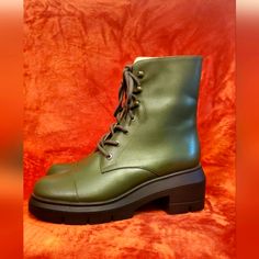 Stewart Weitzman Nisha Green Leather Lug Sole Combat Boots Size 9 In Excellent Condition. Spring Leather Combat Boots With Flat Heel, Lace-up Boots With Leather Sole And Faux Leather, Faux Leather Lace-up Boots With Leather Sole, Leather Lace-up Boots With Flat Heel Medium Width, Lace-up Boots With Leather Sole And Almond Toe, Medium Width Flat Heel Leather Lace-up Boots, Chic Lace-up Boots With Lug Sole For Work, Chic Combat Boots With Lug Sole, Medium Width Leather Lace-up Boots With Flat Heel