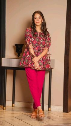 Short Kurti Designs, Brunch Parties, Glam Wardrobe, Simple Dress Casual, Stylish Kurtis Design, Short Frock, Trendy Outfits Indian, Simple Frocks, Latest Model Blouse Designs