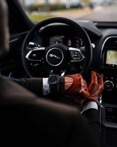 Gloves Photoshoot, Quotes Motivational Success, Gloves Aesthetic, Luxury Cars Range Rover, Racing Gloves, Motivational Success, Media Quotes