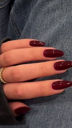 Long Red Nails Aesthetic, Short Nail Inpos Ideas, Wine Color Almond Nails, Nails For Autumn 2024, Quite Luxury Nails, Classic Nails Square, Holiday Nail Ideas Simple, Dark Red Glossy Nails, Korean Almond Nails Designs