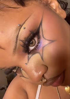 pinterest//@shaizzleee🧚🏽‍♀️ Cute Eye Makeup, Graphic Makeup, Alternative Makeup, Edgy Makeup, Cute Makeup Looks, Makeup Eye Looks