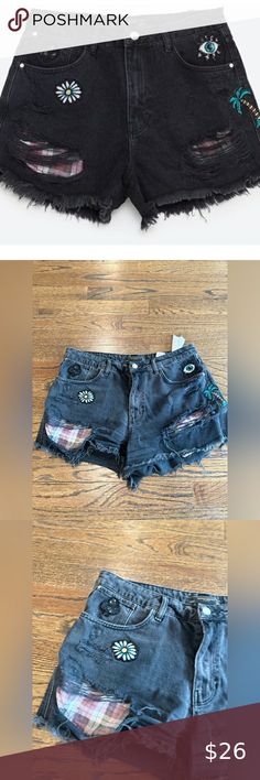 Zara Trafaluc Black Ripped Evil Eye, Palm, Ice Cream Patch Shorts size 8/40 1086 Patch Shorts, Festival Concert, Patched Jeans, Vacation Outfit, Zara Pants, Vacation Outfits, Evil Eye, Jean Shorts, Ice Cream