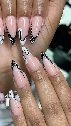 Abstract French Tip, Almond Acrylic Nails Designs, Oval Nails Designs, Nail Pics, Acrylic Toe Nails, Cute Toe Nails, Stylish Nails Designs, Vibrant Nails