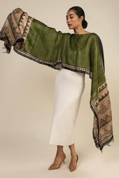 Algae green, black color blocked kaftan featuring geometric pattern on the hem with asymmetric sleeves. - Aza Fashions Cape Scarf Outfit, Modern Middle Eastern Fashion, Asymmetrical Top Outfit, Simple Kaftan, Green Black Color, Kaftan Styles, Kaftan Tops, Kaftan For Women, Ethno Style