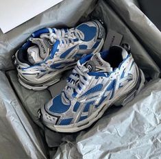 Balenciaga Runners, Pretty Sneakers, Trendy Shoes Sneakers, Shoes Outfit Fashion, Shoes Outfit, Sport Shoes Women, Girly Shoes, Shoe Inspo