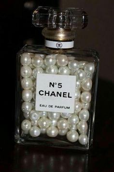 Chanel Decor, Chanel Party, Parfum Chanel, Chanel No 5, Chanel Inspired, Favor Labels, Mini Vase