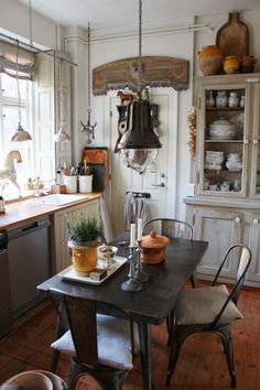 the kitchen is clean and ready to be used for dinner or lunchtime, but it's not too crowded with people