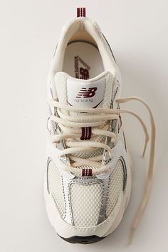 Women Sneakers Aesthetic, Womens Shoes Aesthetic, Shoes Fall 2024, New Balance Aesthetic, Running Shoes Outfit, New Balance 530 Outfit, Snickers Shoes, Sneakers 2024, Sneakers Aesthetic