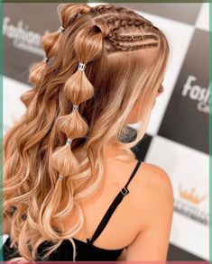 Will you wear your hair down for prom or opt for an elegant updo, a lovely half up half down style or a sassy ponytail? Let this selection of the best prom hairstyles for long, medium and short hair help you decide! Hairstyle Examples, Hairdos For Curly Hair, Festival Hair, Hairdo For Long Hair, Halloween Hair, Easy Hairstyles For Long Hair, Braids For Long Hair