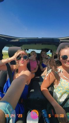 Jeep Aesthetic Summer, Travel Pictures Airport, Poses Sunglasses, Girl Best Friends Aesthetic, Poses Car, Bestie Vacation, Bestie Travel, Summer Picture Poses, Summer Plans