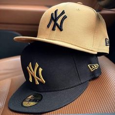 Ny Hats, Streetwear Caps, Custom Fitted Hats, Swag Hats, Streetwear Hats, Dope Hats, Hat Aesthetic, Trendy Hat, Cool Outfits For Men