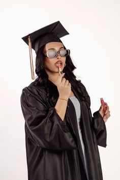 Graduated Photoshoot, Graduation Pictures Women, Editorial Graduation Photos, Creative Shot For Graduation, Graduate Photoshoot, Graduation Shoot Ideas, Congratulations Photos, Grad Picture Ideas, Nursing Graduation Pictures