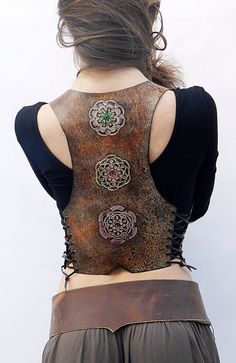 Leather vest pixie leather vest boho vest. by Davikalove on Etsy Diy Leather Vest, Boho Vest, Mode Hippie, Leather Armor, Crochet Vest, Leather Projects, Leather Vest, Leather Diy, 로고 디자인