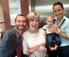 Be inspired: Meet Nick Vujicic and Family! Nick Vujicic, Office Life, His Office, Disabled People, Blog Video, Godly Man, In God We Trust