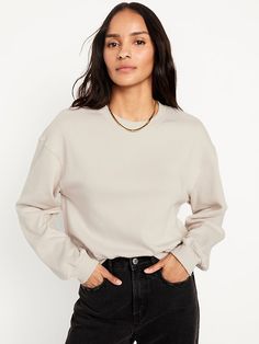 Relaxed Crew Neck Sweatshirt for Women | Old Navy December Vibes, Black Straight Jeans, Ethereal Style, Korea University, Fitted Tops, True Autumn, Back To School Clothes, Style Mood Board, Fashion Capsule Wardrobe