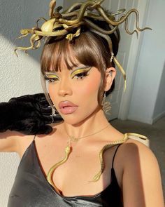 #medusa #medusamakeup #costume #halloween Greek Mythology Makeup, Medusa Makeup, Halloween Rave Outfits, Medusa Hair, Egyptian Makeup, Vampire Bride, Gold Makeup Looks