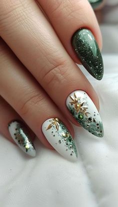 Holiday Nail Art Winter, Christmas Nail Designs Cute, Lotr Nails, Classy Nail Art Ideas, Christmas Nail Ideas