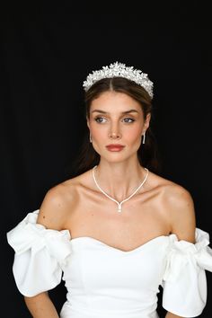 Enhance your bridal look with this exquisite tiara featuring a white color scheme and delicate leaf patterns. Designed to add a touch of sophistication and elegance to your wedding attire, this tiara is a stunning piece of jewelry that will make you feel like a true queen on your special day. Crafted from high-quality materials, this tiara boasts a durable and comfortable design that will stay secure throughout your wedding festivities. The adjustable headband ensures a perfect fit for any head Veil And Crown Bridal Tiara, Wedding Hair Up With Headband, Simple Wedding Headpiece, Wedding Crown For Bride, Wedding Tiara And Veil, Wedding Hair Tiara And Veil, Wedding Hairstyles With Crown And Veil, Wedding Dress With Tiara, Bridal Hair With Tiara