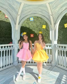 Princess Peach Outfit Ideas, Princess Daisy Makeup, Princess Daisy And Peach, Princess Daisy Halloween Costume, Princess Peach Inspired Outfit, Princess Peach Outfits, Princess Peach Outfit