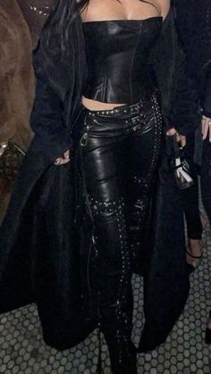 Goth Outfits Winter Grunge Fashion, Megan Fox Jeans Outfit, Baddie Rockstar Outfits, Dark Club Outfit, Eclectic Alternative Fashion, Goth Nye Outfit, Winter Renfaire Outfit, Dark Stage Outfit, Rich Goth Outfits