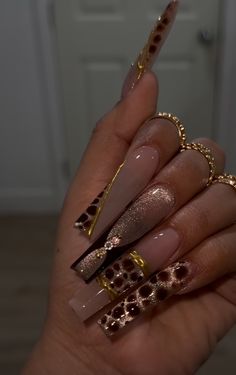 Cat Eye Tip Nails, Gel Cat Eye Nails, Cat Eye Design Nails, Gold Cat Eye Nails, Cat Eye Effect Nails, Nails Cat Eye, Olivia Pierson, Fye Nails, Cat Eye Nails Polish