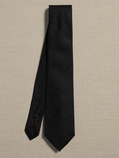 The perfect finishing touch, this tie is made from soft and smooth silk.  Measures 3" at widest point.  Length: 58" (147cm) Max width: 3" Silk Ties, Banana Republic, Silk, Black