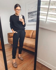 Cute Comfy Outfits For Work Casual, Comfy Outfits For Work, Winter Fashion Outfits 2022, Outfits For Work Casual, Wfh Style, Fashion Outfits 2022, Normcore Style, Natalie Borton, Black Leggings Outfit