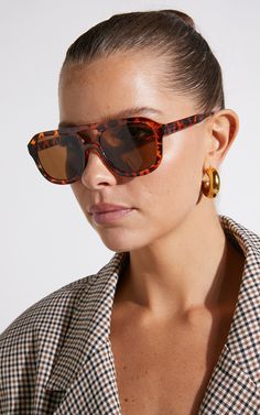 Add a little 70s freshness to your style this summer with the Helyn Sunglasses. Chunky aviators with a classic tortoiseshell frame, they’re a statement pair you’ll want to wear every day.Product DetailsTortoiseshell aviator framesBrown lens Modern Tortoiseshell Sunglasses For Summer, Trendy Tortoiseshell Sunglasses For Everyday, Tortoise Shell Sunglasses Women, Tortoise Shell Aviator Sunglasses, Split Denim Skirt, History Essay, Tortoiseshell Sunglasses, Navy Bridesmaids, Sunglasses Outfit