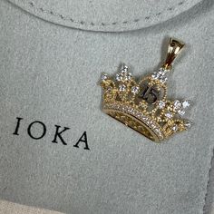 Ioka - Real 14K Yellow Gold 15 Years Quinceanera Princess Crown or Tiara Cubic Zirconia Charm Small Pendant, Quince Anos Birthday Gift ✅ PENDANT SPECIFICATIONS:  ➤ Height: 0.79 in. (20 MM)  ➤ Width: 0.87 in. (22 MM)  ➤ Average Weight: 1.9 gr. ✅ PREMIUM 14K GOLD:  Our jewelry is crafted from durable high quality materials, gems, and stones; hand-stamped for authenticity as well as FTC law approved. Unlike cheap costume jewelry, our long lasting jewelry is easy to polish and and won't permanently Jewelry For Quinceanera, Quinceanera Accessories Jewelry, Quince Jewelry Set, Necklaces For Quinceaneras, Quinceanera Jewelry Set, 15 Necklace, Quince Jewelry Necklaces, Quinceanera Jewelry Set Gold, 15 Jewelry