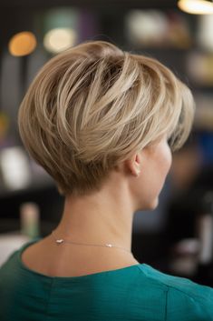 Pixie Bobs, Bobs With Bangs, Fine Thick Hair, Short Bobs With Bangs, Short Bobs, Haircuts Ideas, Pixie Bob Haircut, Short Hair Pixie Cuts, Latest Hair Trends