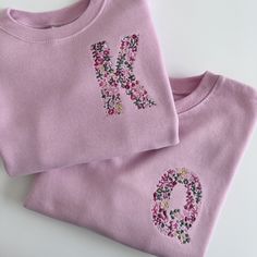 Toddler Custom Floral Initial Sweatshirt Personalized Unisex Pullover Monogram Flower - Etsy Heather Crew Neck Sweatshirt For Loungewear, Heather Crew Neck Sweatshirt With Ribbed Cuffs, Pink Relaxed Fit Sweatshirt With Letter Embroidery, Couple Outfits For Pictures, Embroidery Tshirts, Initial Sweatshirt, Monogram Kids, Monogram Shirt, Rose Noir