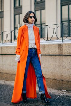 Orange Coat Outfit Winter, Orange Outfit Women, Orange Coat Outfit, Leandra Medine Style, Dress Like A Parisian, Orange Coat, Leandra Medine, Man Repeller, Light Jeans