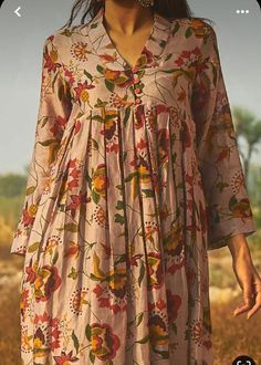 Kurta Pattern Women, Tunics Designs For Women, Kurta Fashion Women, V Neck Kurti Design Indian, Kurta Designs Women Pattern, Tunic Designs For Women, Pakistani Kurta Designs Women, Chanderi Kurta Designs, Designer Kurtas For Women