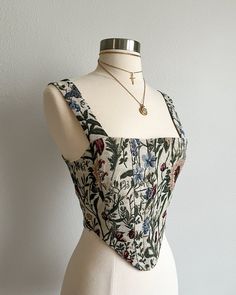 Corset Outfit, Corset Fashion, Floral Corset, Couture Mode, Mode Inspo, Hook Eye, Dream Clothes, Corsets, Fashion Sewing