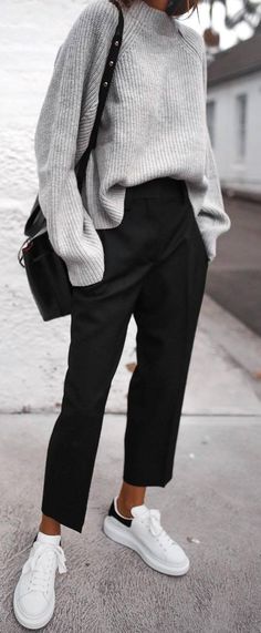 Black Pants Outfit, Pullover Outfit, Pants Outfit Casual, Looks Street Style, Black Women Fashion, Casual Black, Mode Inspiration, Winter Fashion Outfits, Outfits Casuales