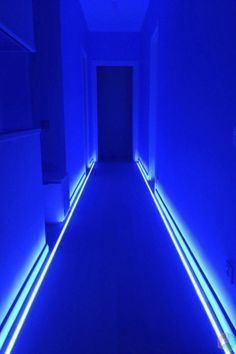 #slaapkamerinrichten #bedroominspiratie #Slaapkamerinspiratie #Slaapkamerideeën #Moderneslaapkamer #Slaapkamerverlichting #Ledlampenslaapkamer #neonslaapkamer #slaapkamerdecoratie #SlaapkamerInspiratie #ledstripslaapkamer #Ledverlichtingslaapkamer #slaapkamer #slaapkamerdesign #slaapkamerdecor #slaapkamerled Bedroom Ideas For Small Rooms Cozy, Strip Led, Room Redesign, Light Strip, Small Room Bedroom, Lounge Room, Rgb Led, Blue Aesthetic