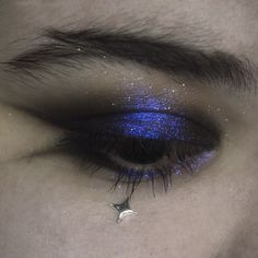 Blue Eyes Blue Mascara, Cool Makeup For Hooded Eyes, Blue Halo Eye Makeup, Grunge Editorial Makeup, Cosmic Makeup Looks, Eye Glitter Products, Crystals Makeup Look, Editorial Makeup Hooded Eyes, Night Sky Eye Makeup